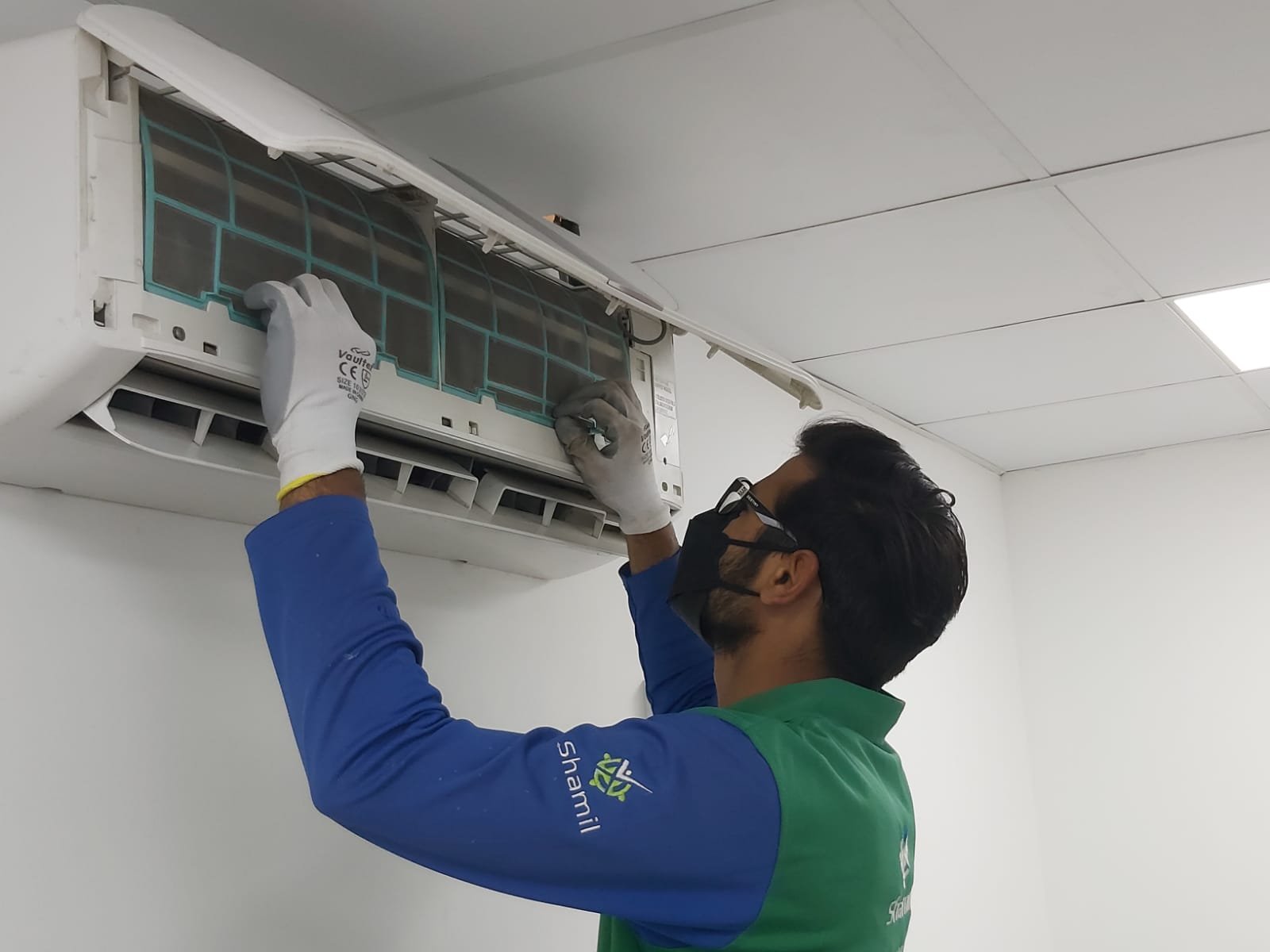 AC and Duct Cleaning by Shamil Services in Dubai