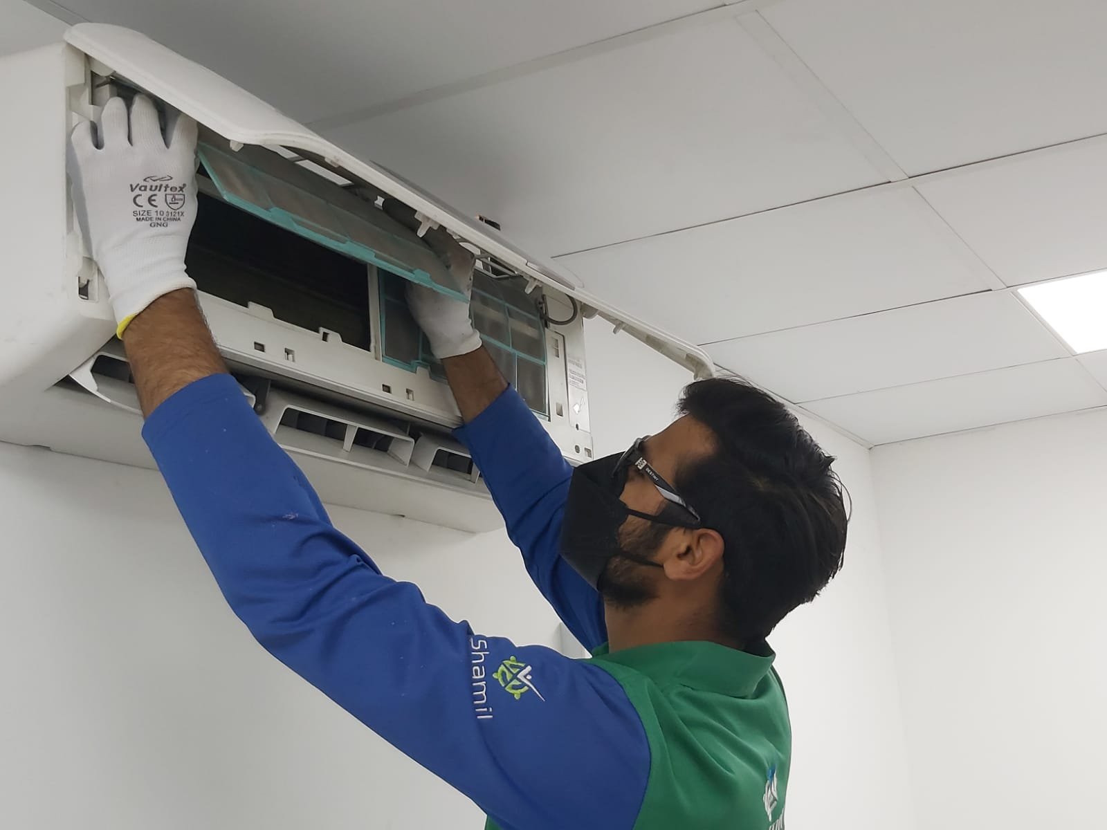 AC and Duct Cleaning by Shamil Services in Dubai, photograph 2